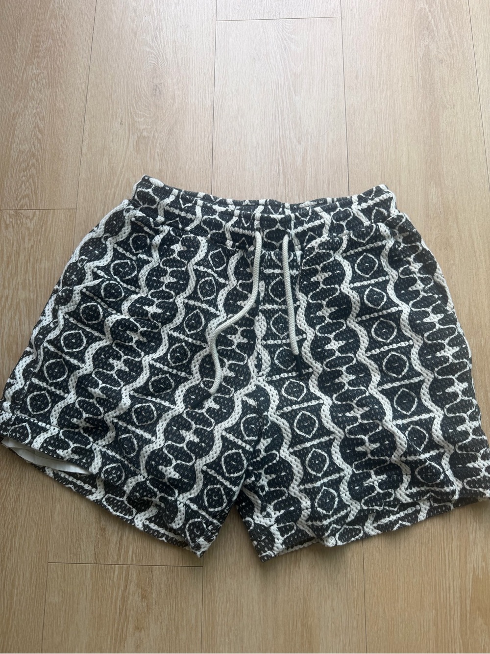 OAS Men's Black & White Geometric Drawstring Shorts